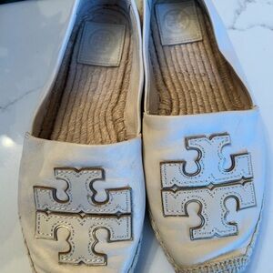 Tory Burch Cream leather Espadrilles with Jute Sole and Decorative Logo.